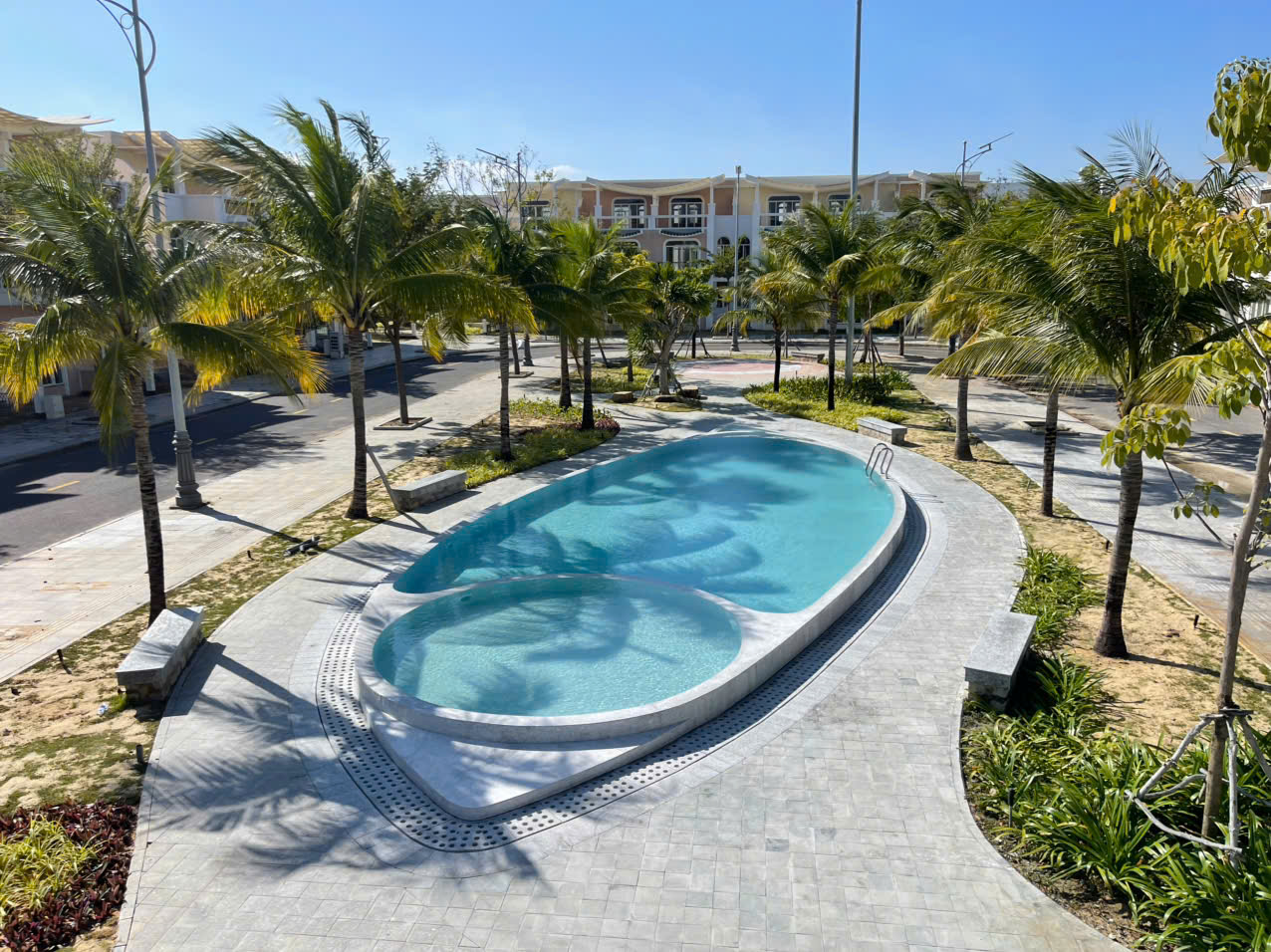 z7433609343905_4a8cf7d2dd0a762144a8e5b8cb3524f3